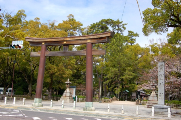 Toyokuni shrine torii and entrance to the Nakamura park